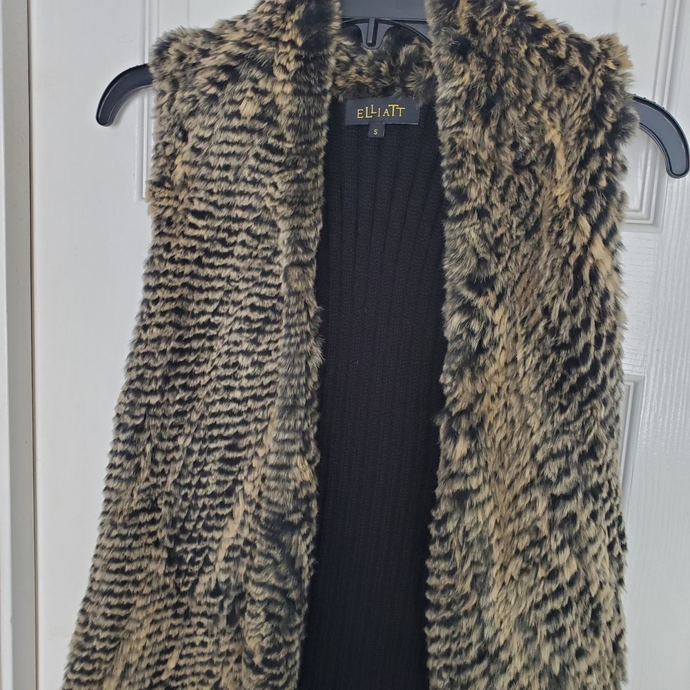 Elliatt Rabbit Fur Ribbed Knit Open Front Vest Small - Picture 2 of 7
